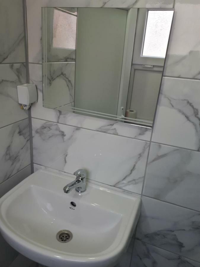 Edelweiss Hostel Štip Екстериор снимка