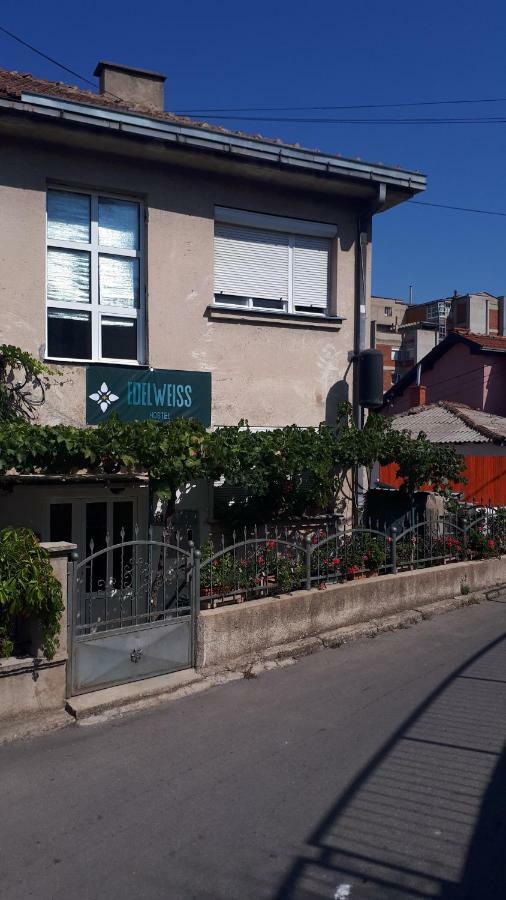 Edelweiss Hostel Štip Екстериор снимка